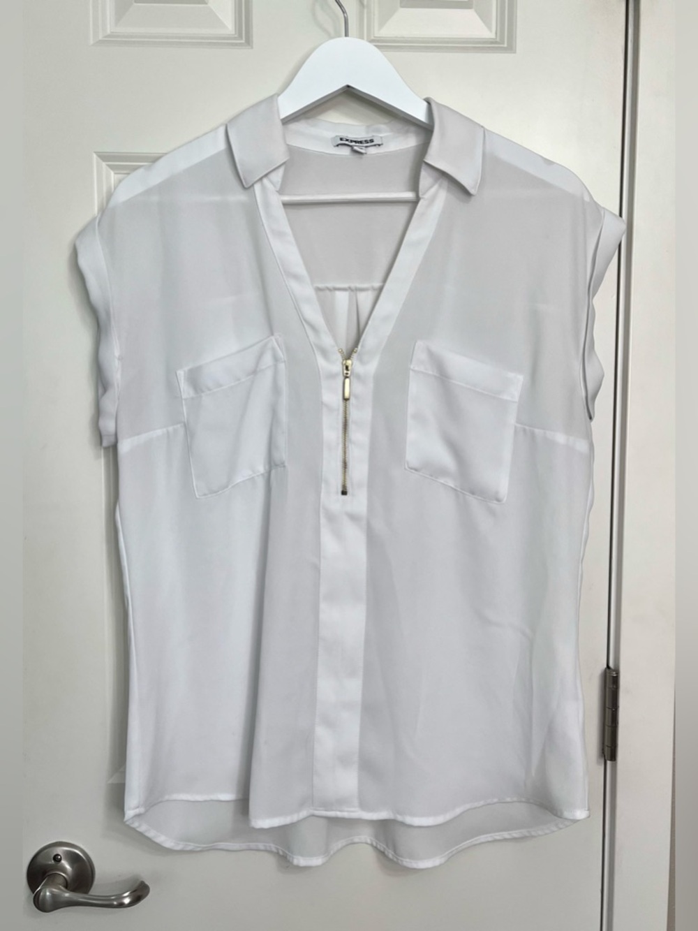 Express White V-Neck Short Sleeve Zip-Front Pocket Blouse